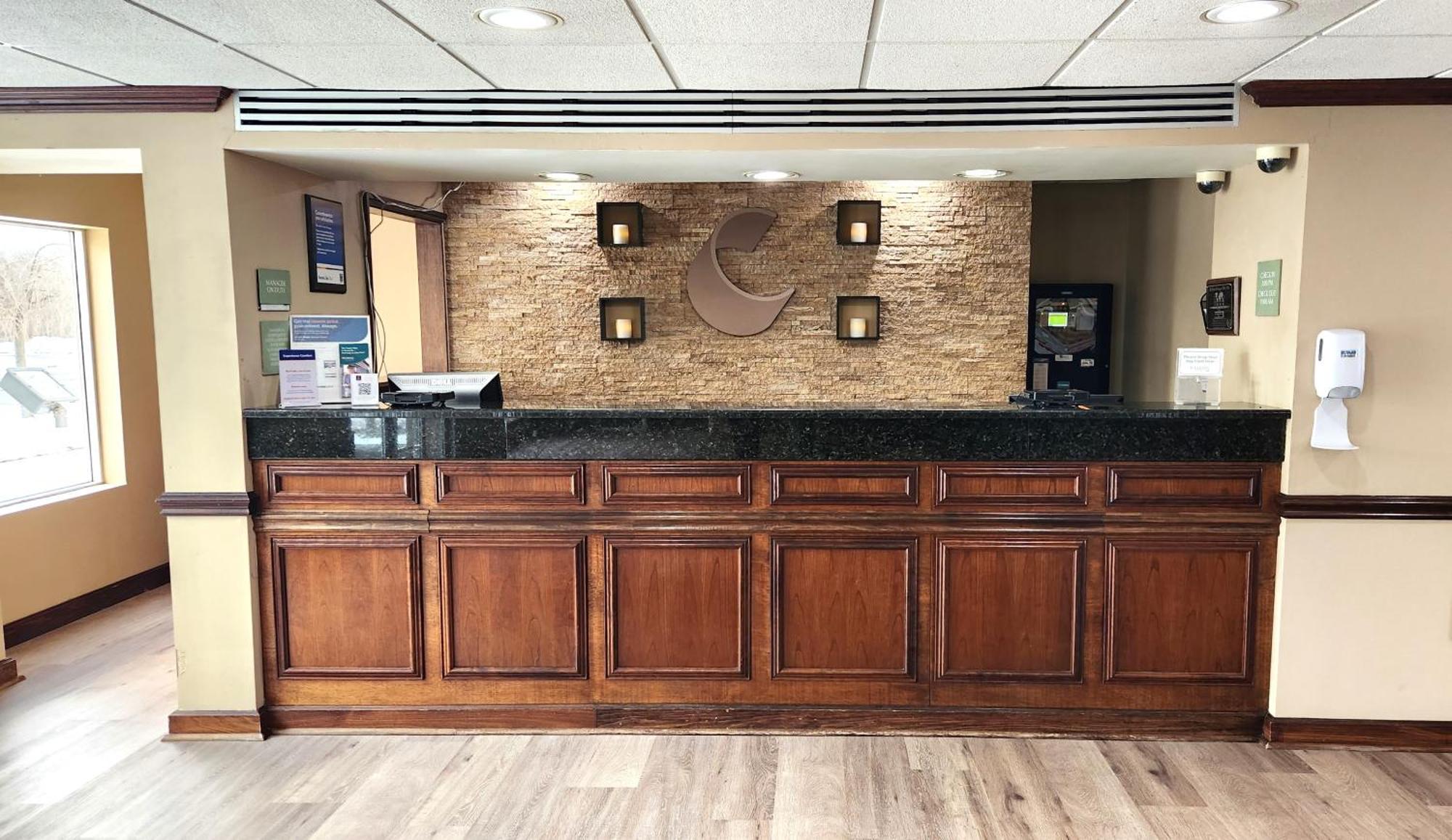Comfort Inn & Suites Mount Pocono Exterior photo