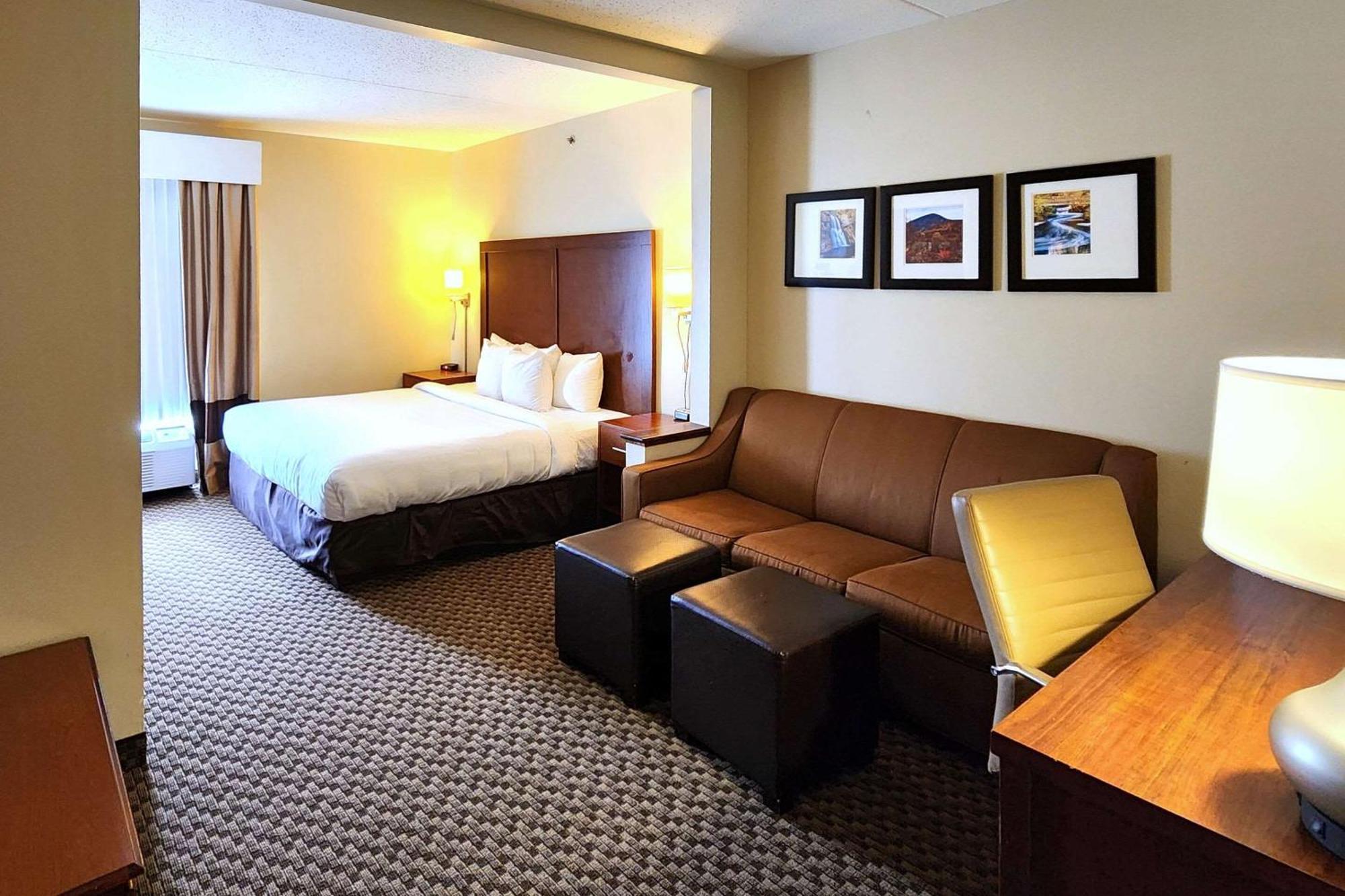 Comfort Inn & Suites Mount Pocono Exterior photo