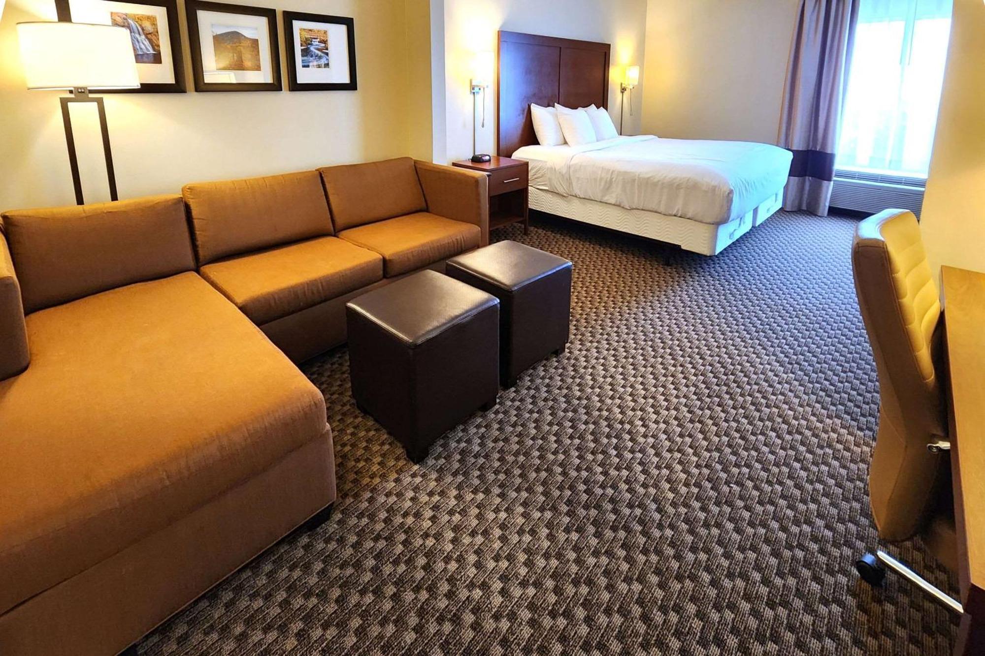 Comfort Inn & Suites Mount Pocono Exterior photo