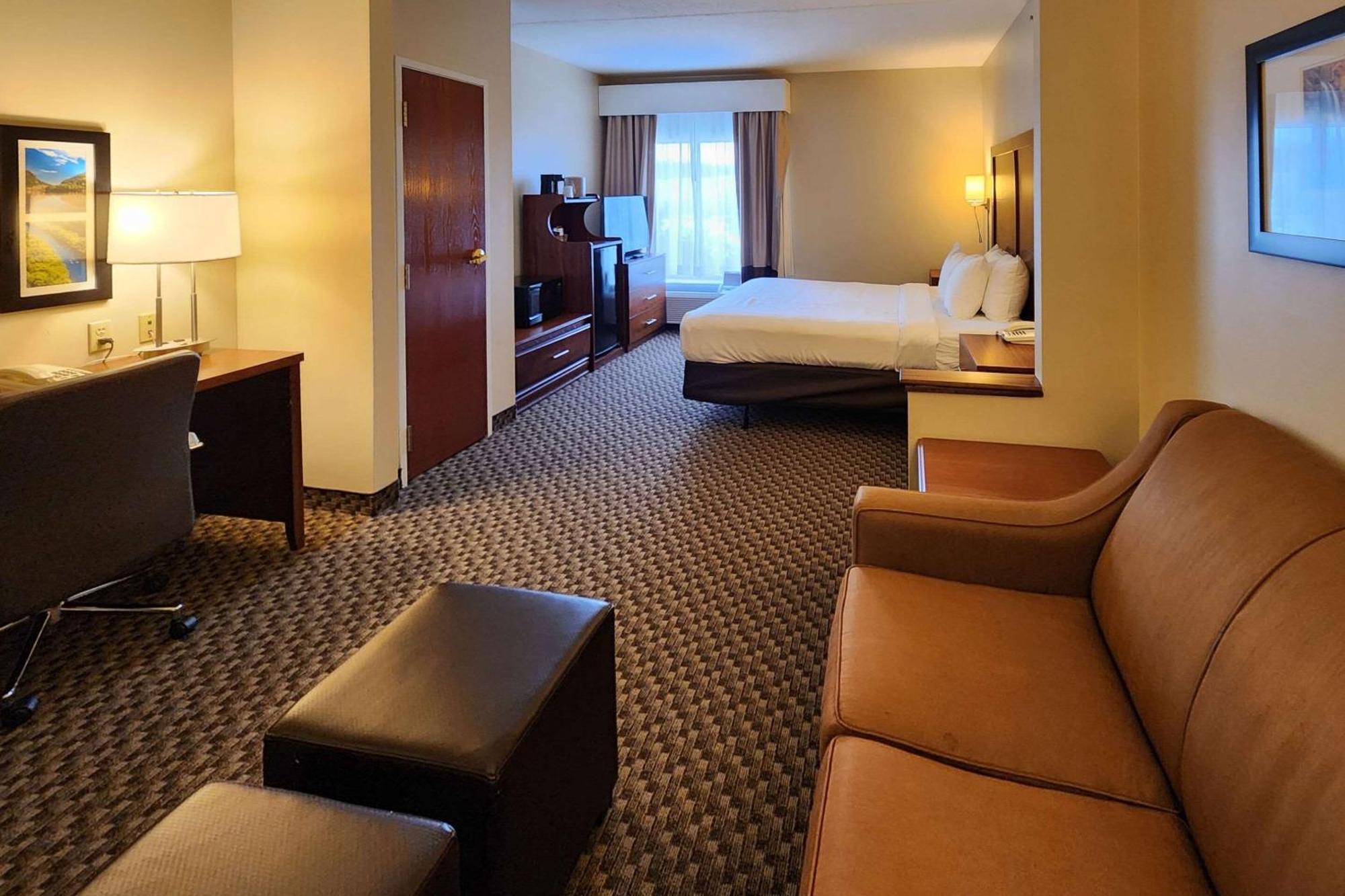 Comfort Inn & Suites Mount Pocono Exterior photo
