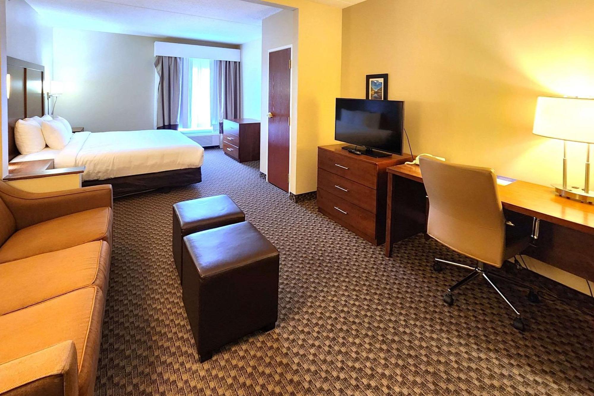 Comfort Inn & Suites Mount Pocono Exterior photo