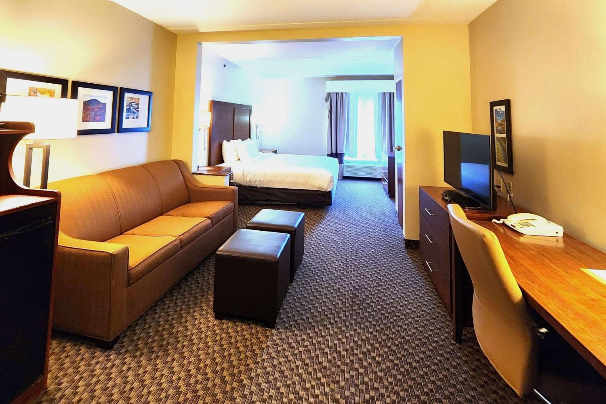 Comfort Inn & Suites Mount Pocono Exterior photo