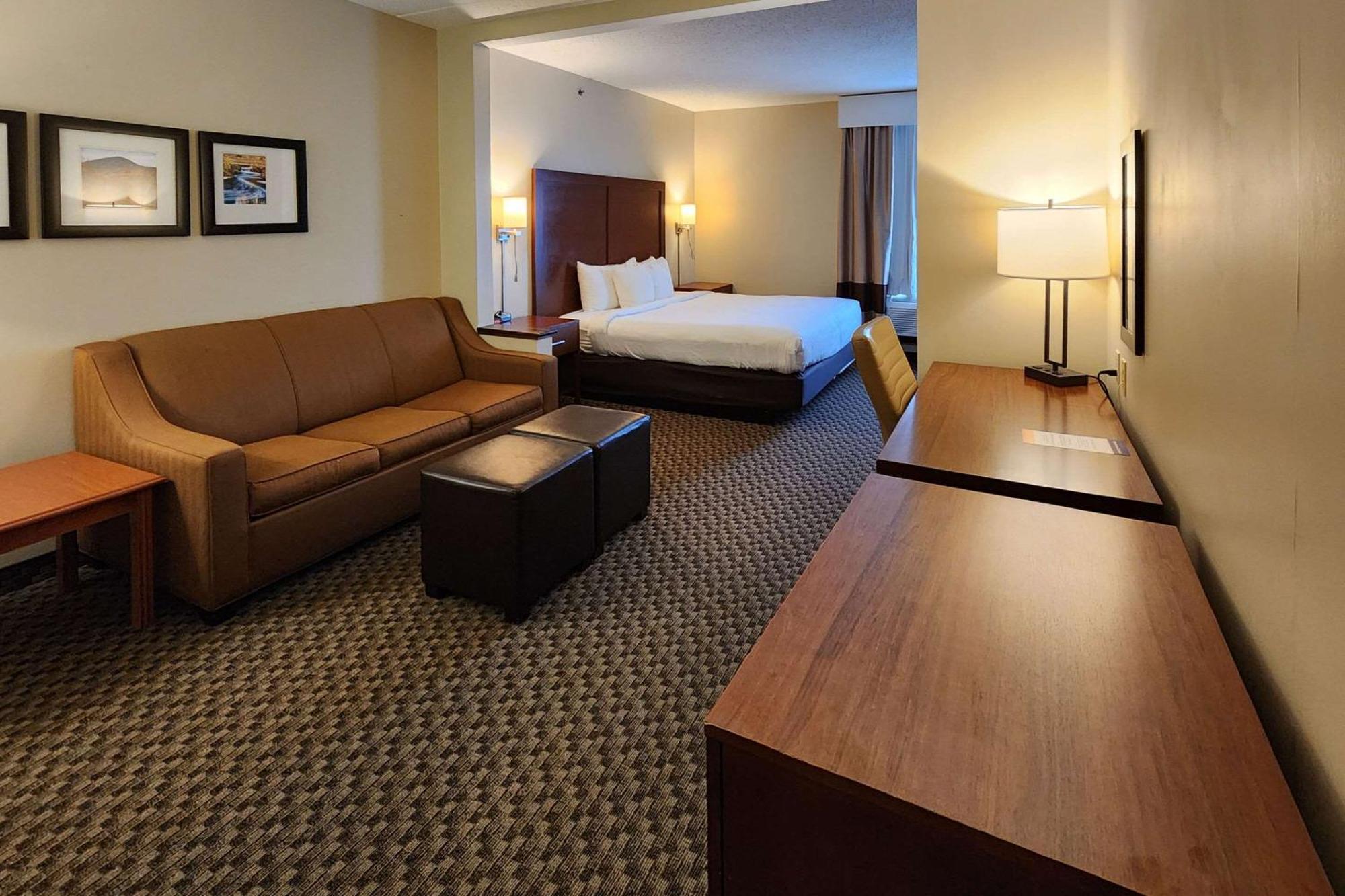 Comfort Inn & Suites Mount Pocono Exterior photo