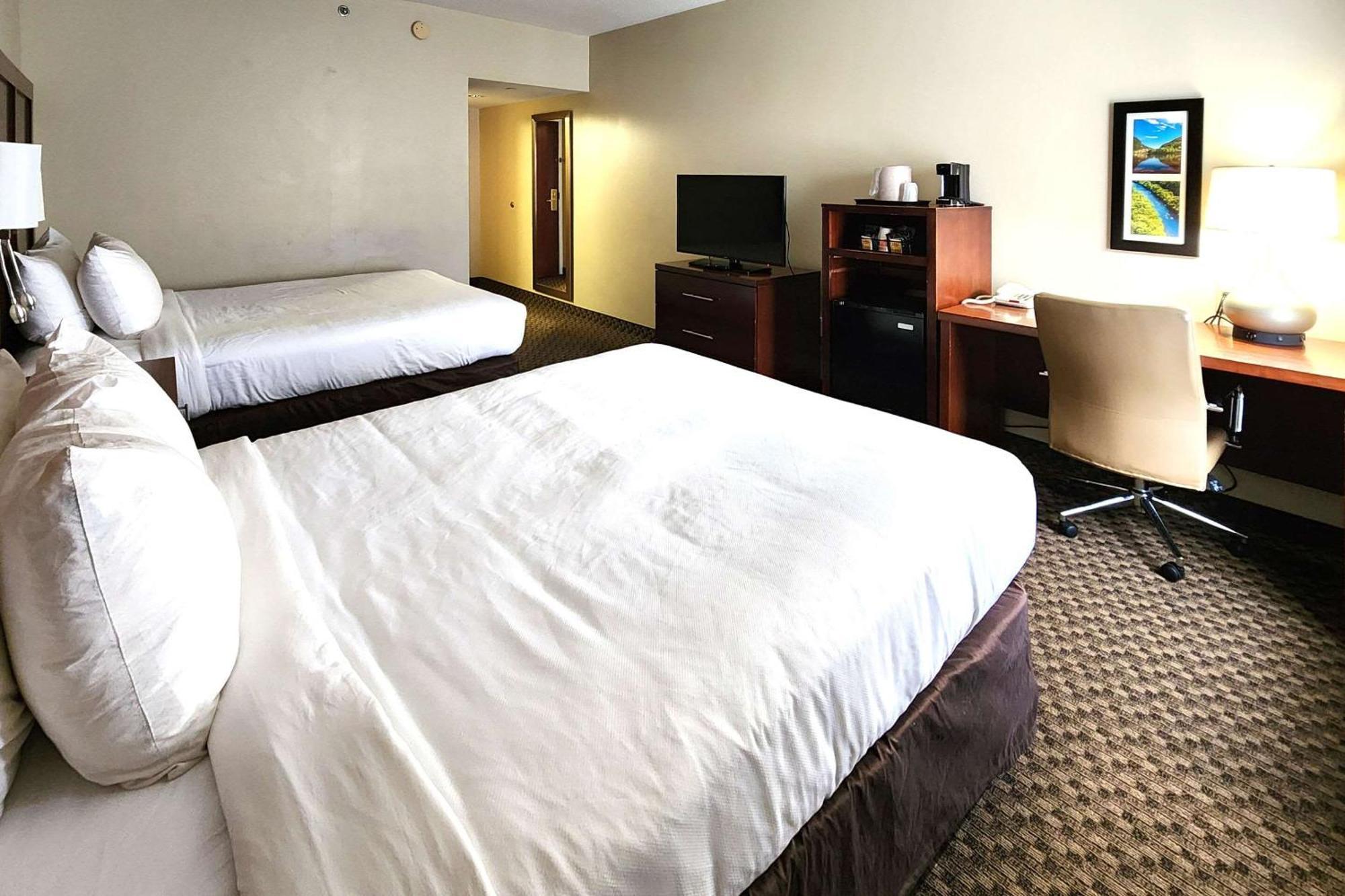 Comfort Inn & Suites Mount Pocono Exterior photo