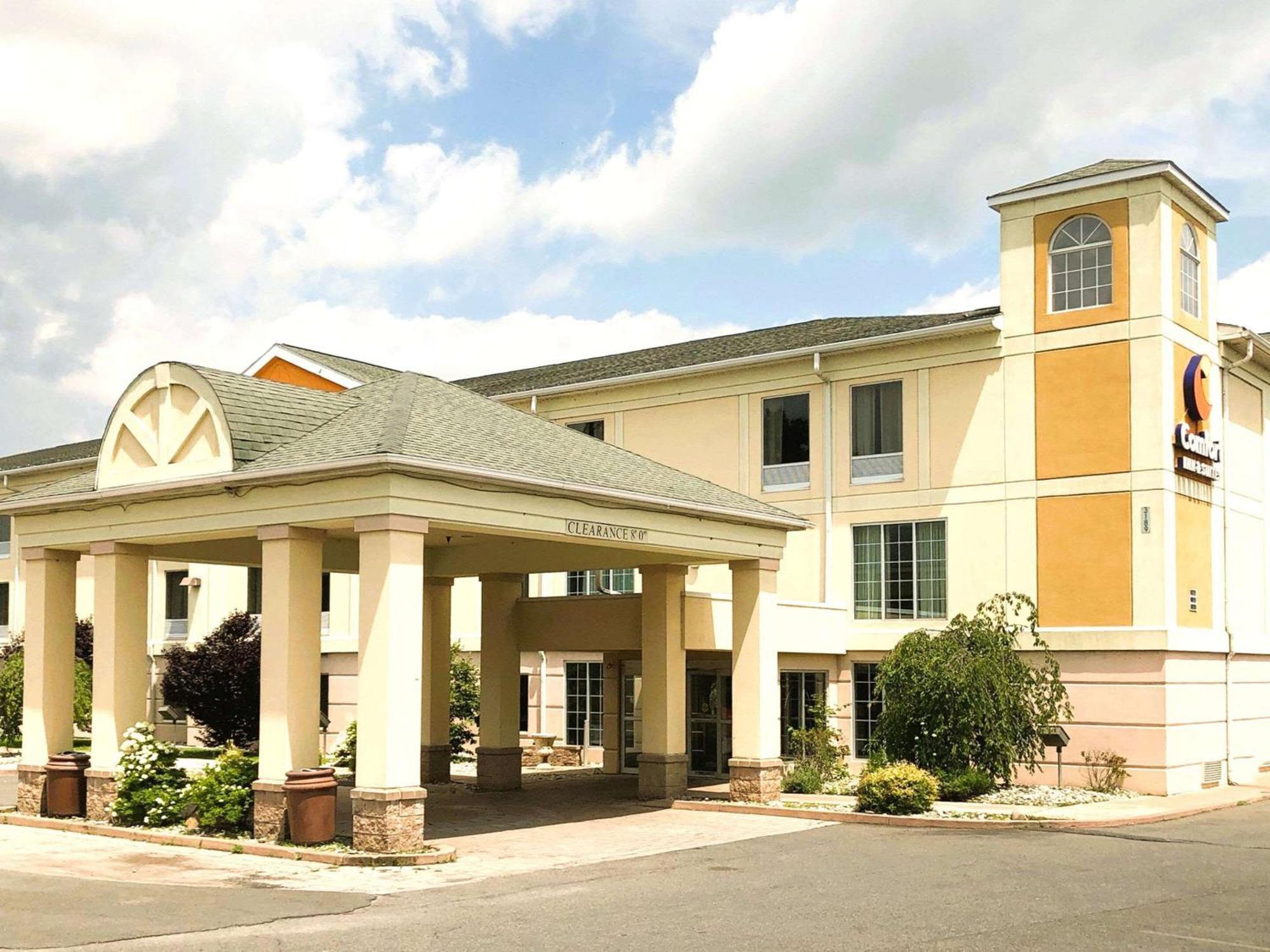Comfort Inn & Suites Mount Pocono Exterior photo
